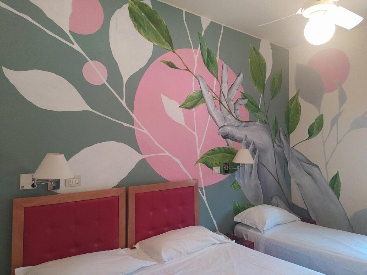 Lh Hotel Arca Street Art Spoleto Kültér fotó